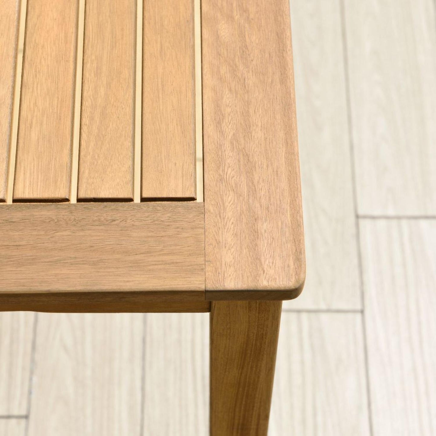 Mesa Orlando para Exterior de Madera con Acabado de Teca