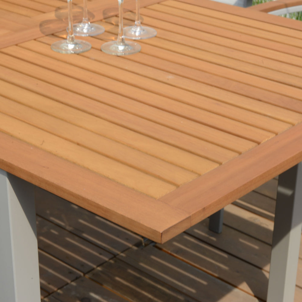 
                      
                        Comedor Extensible Oporto de Madera y Aluminio con 8 Sillas
                      
                    