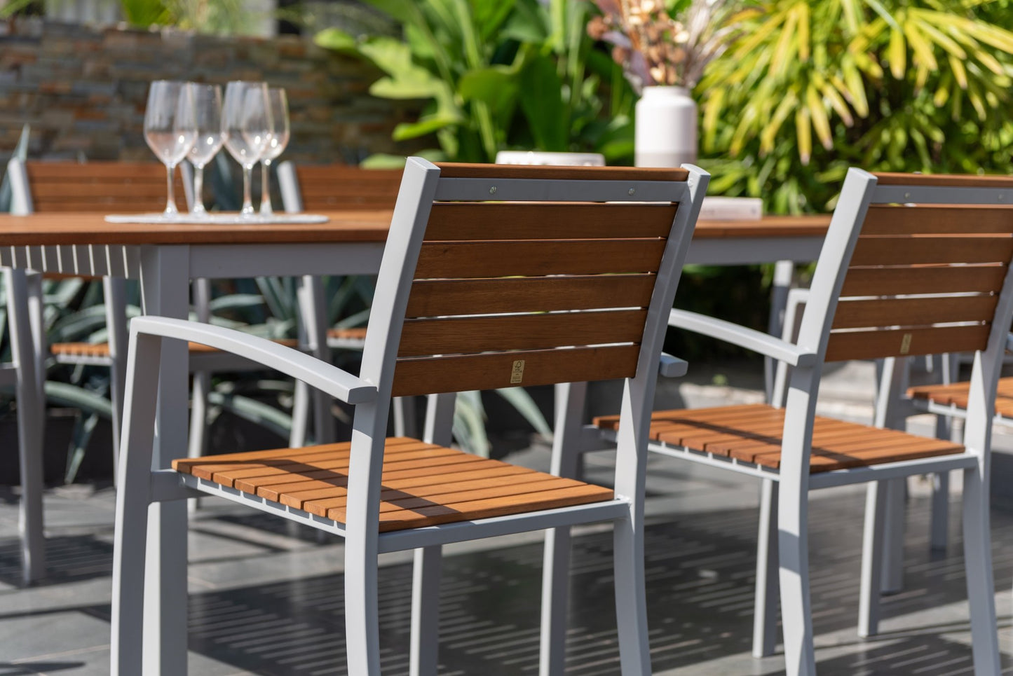 Comedor Barcelona de Exterior Extensible con 10 Sillas de Madera y Aluminio