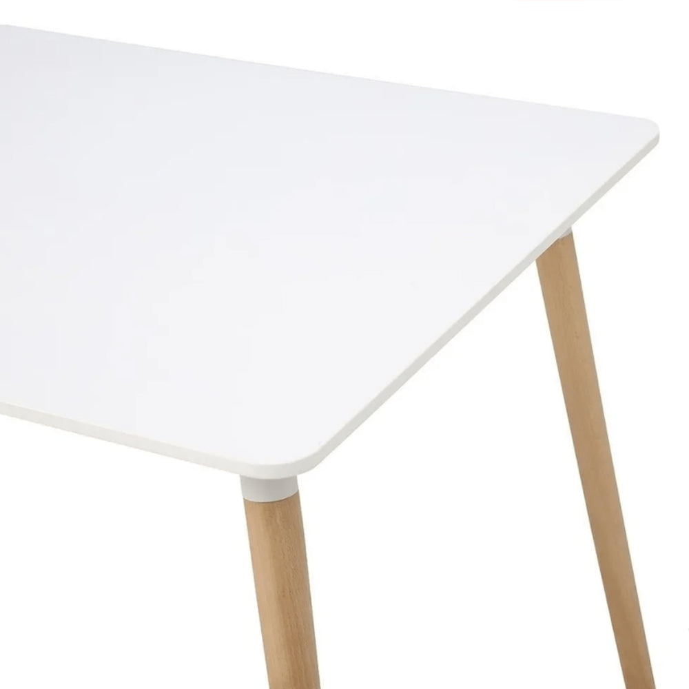 
                      
                        Mesa de comedor Eames cuadrada
                      
                    